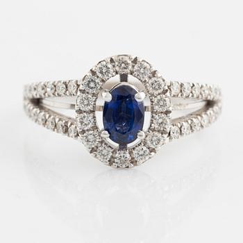 Ring Med Oval Safir Och Briljantslipade Diamanter Bukowskis