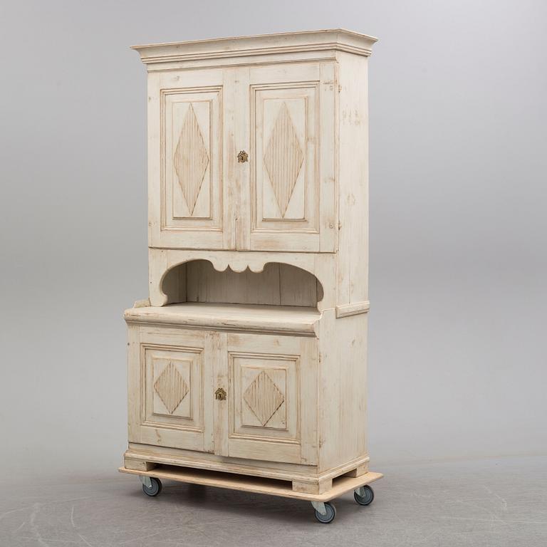 A late Gustavian cabinet from around 1800.