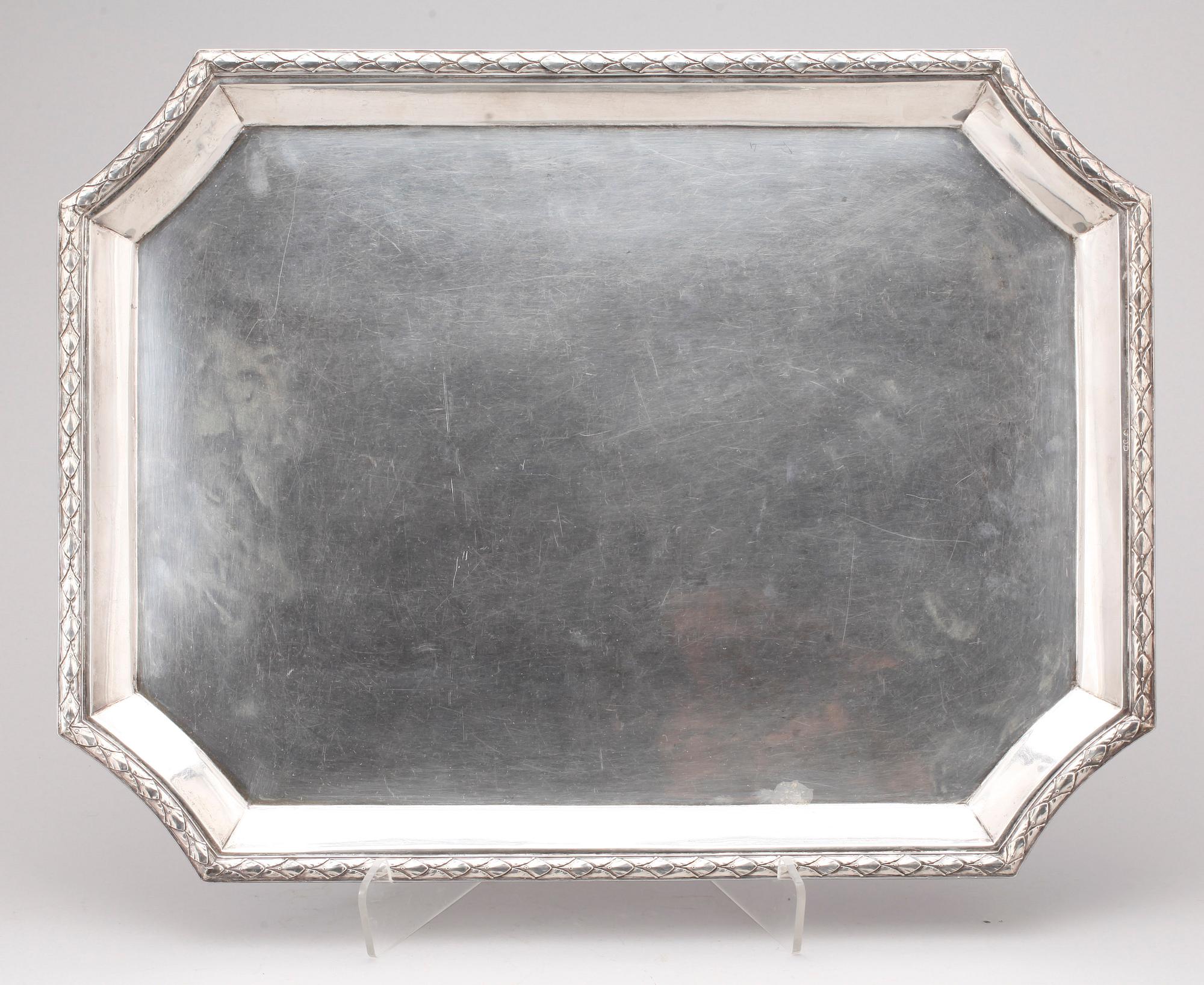 BRICKA, silver, CG Hallberg, Stockholm 1912. Vikt ca 1500 gram.