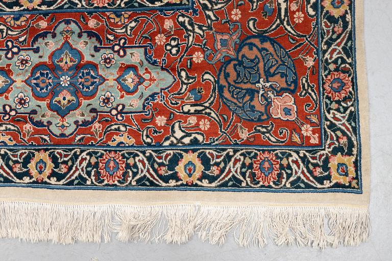 A carpet, semi-antique Tabriz, ca 379 x 280 cm.