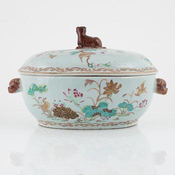 Terrin med lock, kompaniporslin. Qingdyastin, Qianlong (1736-95).