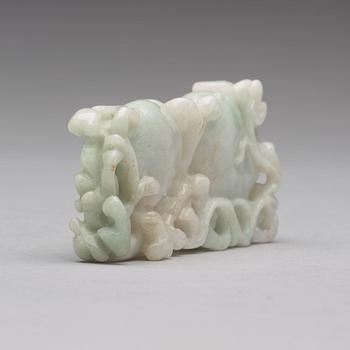 A Chinese nephrite figure of peaches, 20th century.