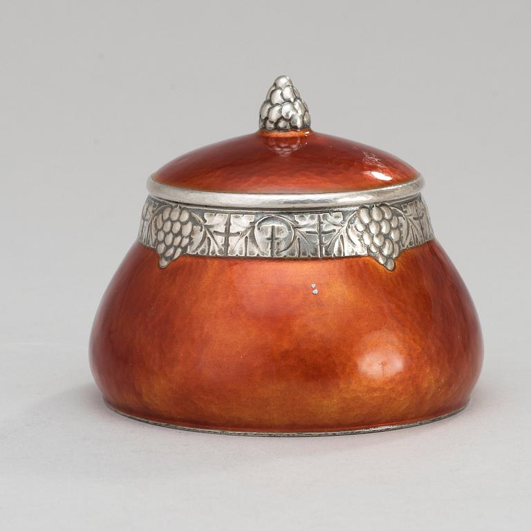 A K. Anderson orange/red enamel and silver bonbonnière, Stockholm 1913.