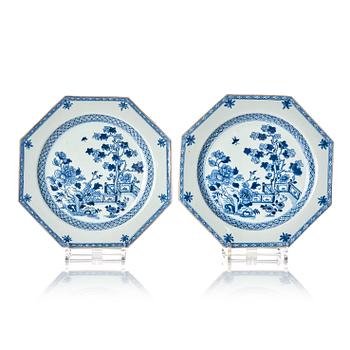 A pair of blue and white dishes, Qing dynasty, Qianlong (1736-95).