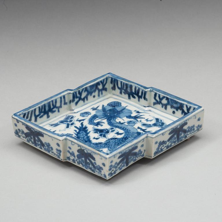 A blue and white tray, Ming dynasty (1368-1644).