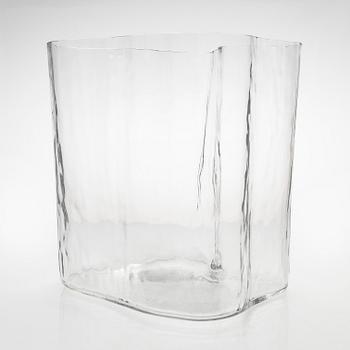 Alvar Aalto, vase, 3031, signed Alvar Aalto for Iittala 1960s.