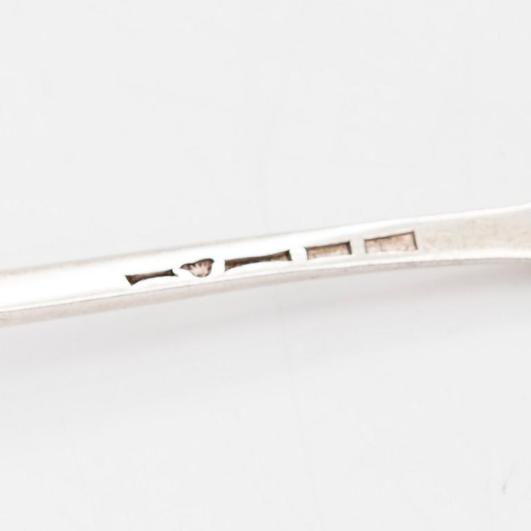Shell motif silver cutlery, 27 pcs, seven from 1864-66, the rest from the 1920s, Finland.