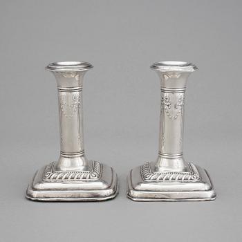 LJUSSTAKAR, ett par, silver, Birmingham, 1907.