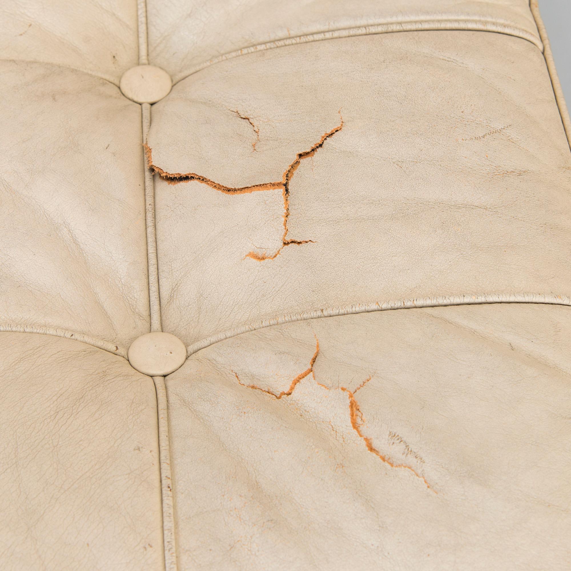 Ludwig Mies van der Rohe, A pair of "Barcelona" armchairs, Knoll.