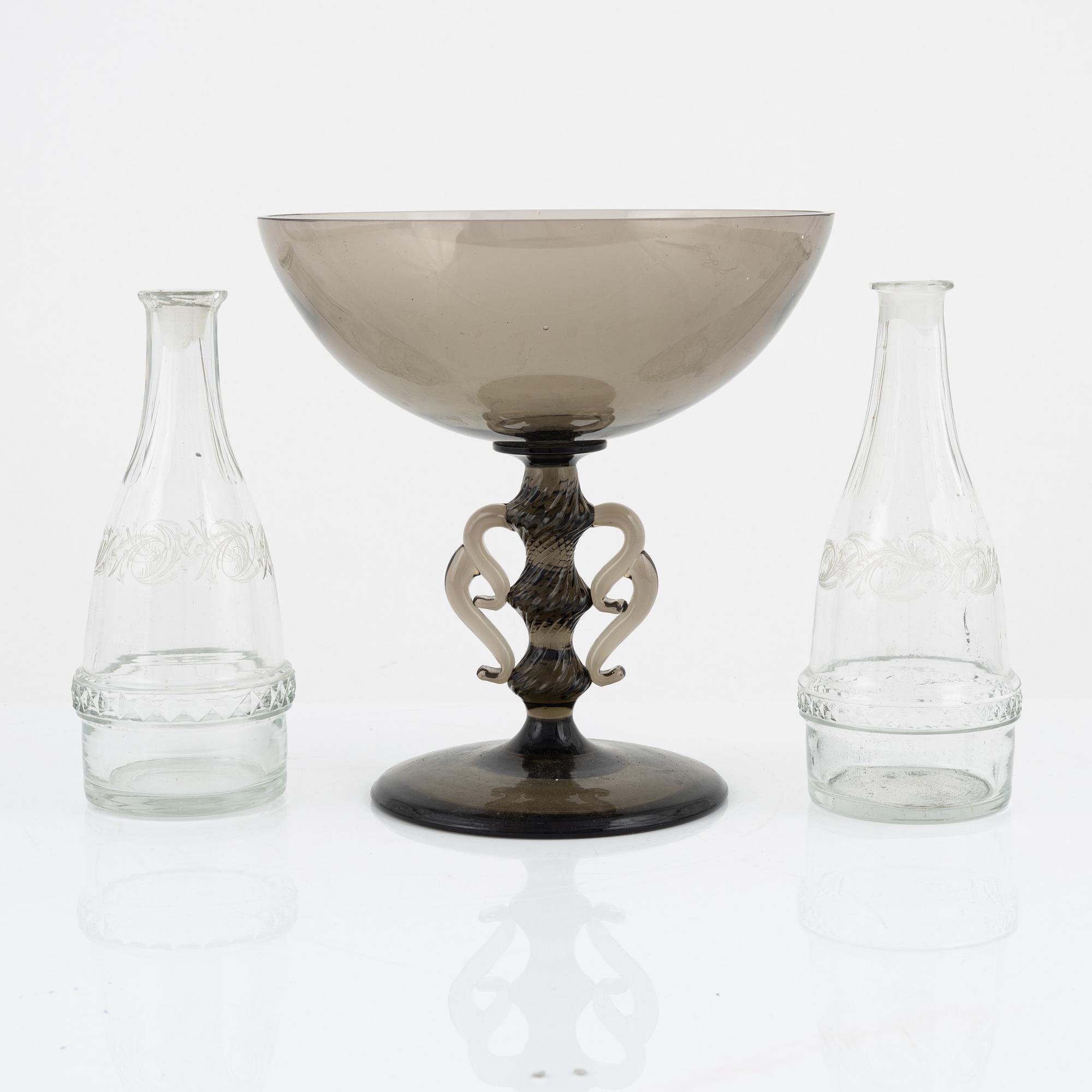 Simon Gate, a 'Vingarna' glass bowl for Sandvik, around 1920. A pair of glass carafes, 19th century.
