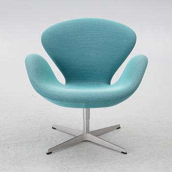 Arne Jacobsen, armchair, "The Swan", Fritz Hansen, Denmark, 2010.