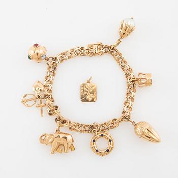 Bracelet Bismarck link 18K gold with charms.