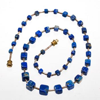 Lapis lazuli and sodalite jewellery, 1 ring and 2 necklaces, silver and White metal.
