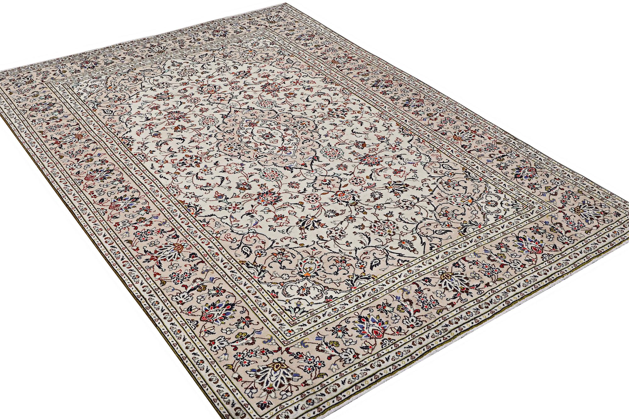 A Kashan carpet, c. 300 x 202 cm.