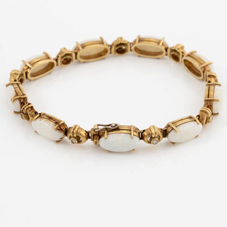 Bracelet, H.Stern, 18K gold with opals and brilliant-cut diamonds.