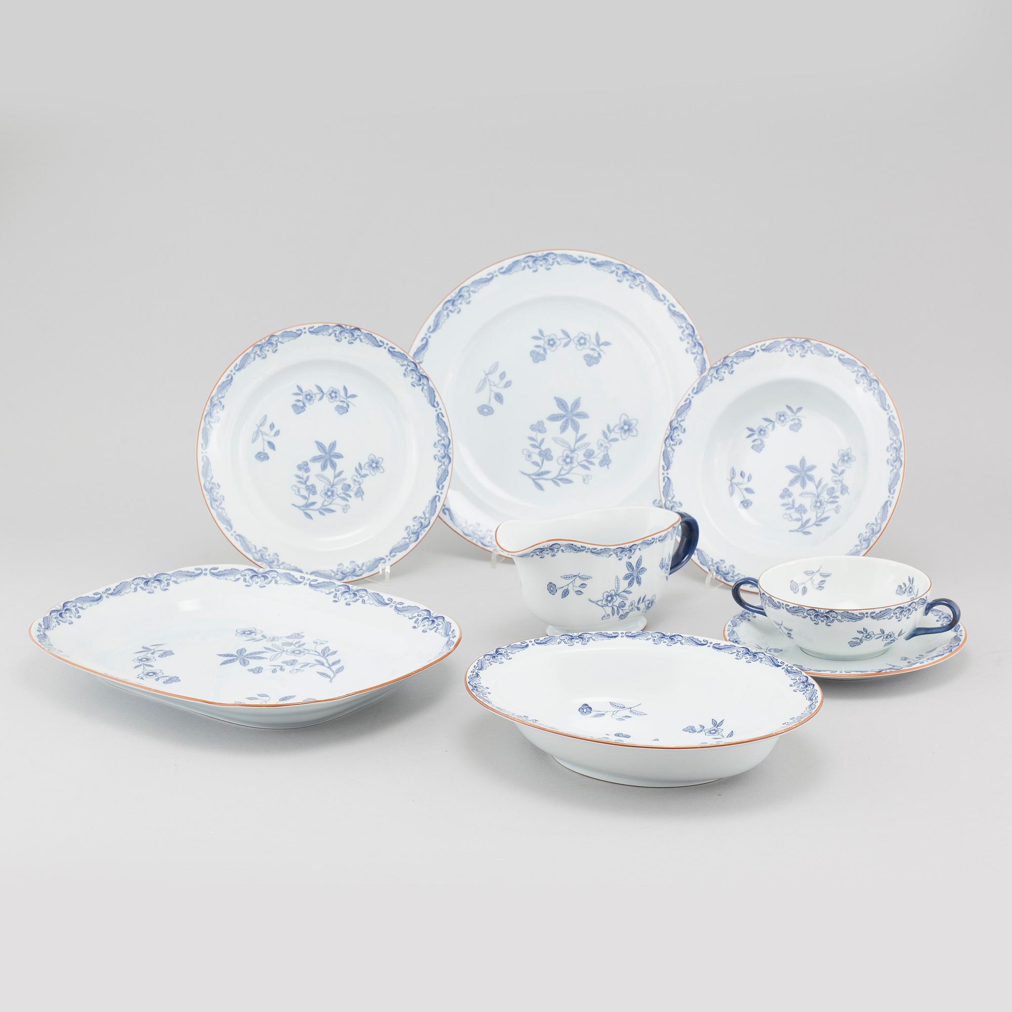 37 pieces of porcelain tableware from Rörstrand, model "Ostindia", second half of the 20th century.