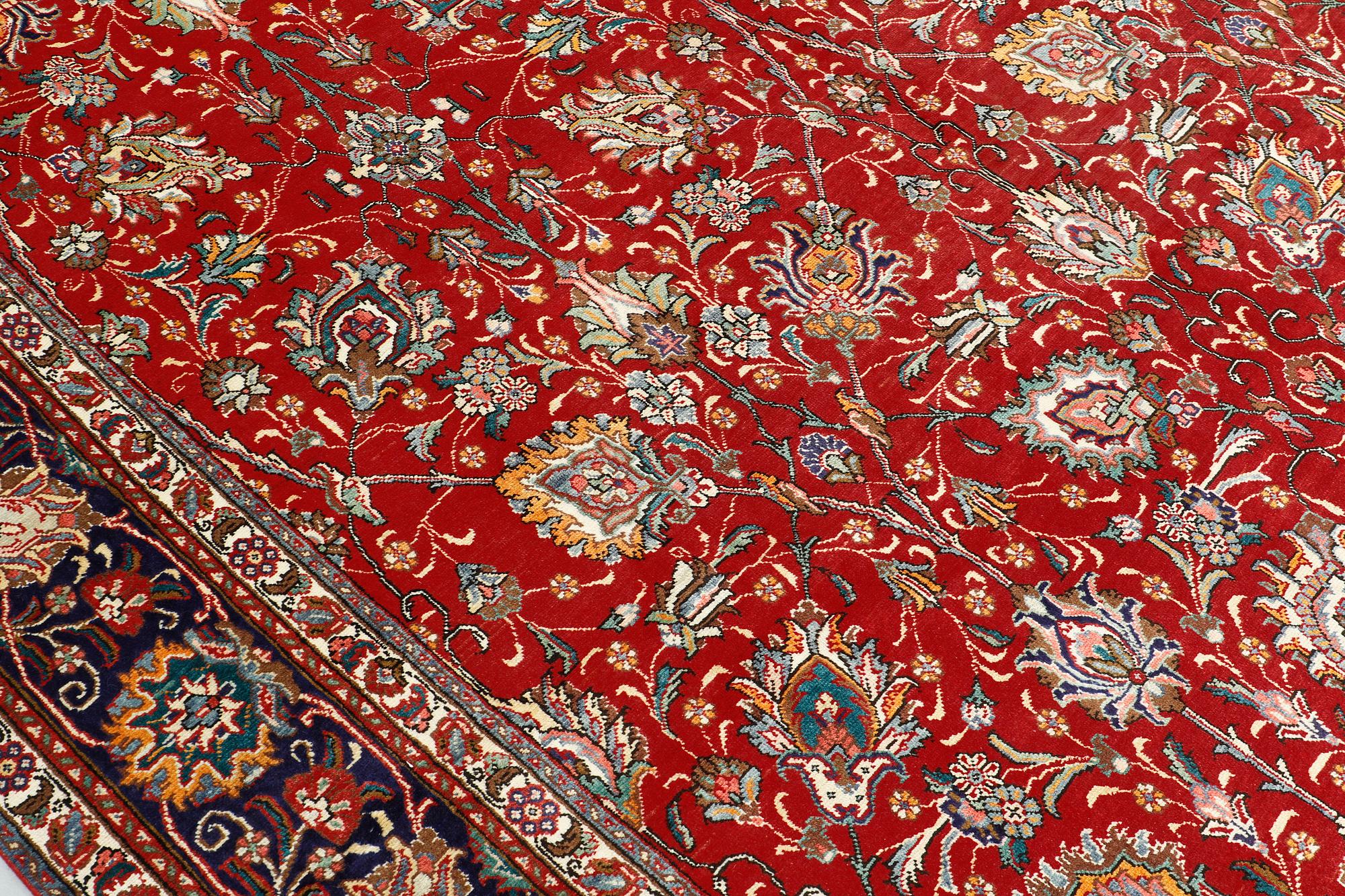 A carpet, Tabriz, ca 472 x 302 cm.