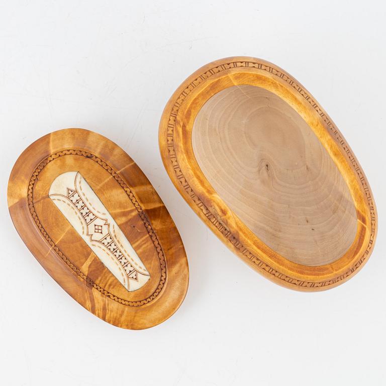 Lars Levi Sunna, a lidded birch wood box.