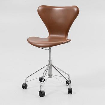 Arne Jacobsen, Office chair, model 3117, "The Seven", Fritz Hansen, Denmark, 1993.
