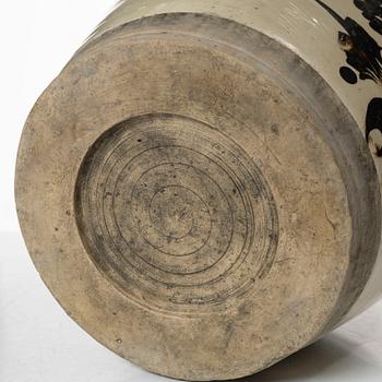 A Cizhou style ceramic jar, Ming dynasty or later.