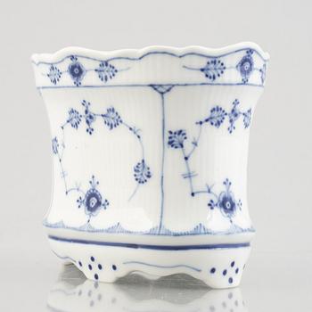 A 'Blue Fluted' / 'Musselmalet rifflet' porcelain vase, Royal Copenhagen, model 264, 1898-1923.