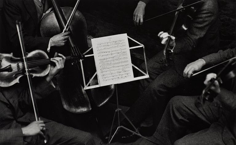 André Kertész, "Quatour, Paris", 1926.