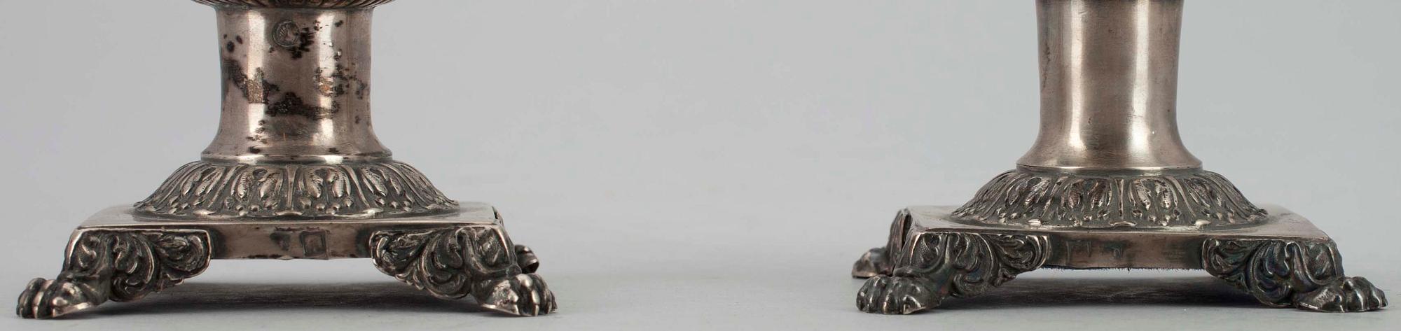 SENAPSSKÅL SAMT ett par SALTKAR, silver, glas, senempire, troligen Frankrike, 1800-talets första hälft.