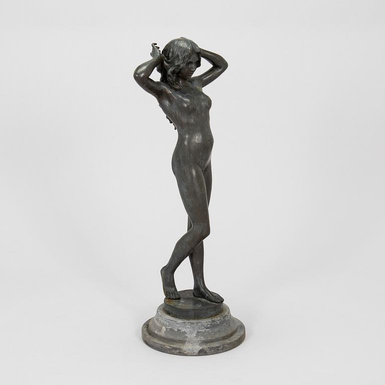 Pitta Luga, jälkeen, Seisova nainen.