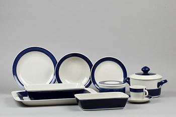 SERVISDELAR, 35 st, porslin, "Koka Blå", Hertha Bengtsson, Rörstrand.