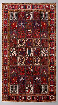 MATTA, Bachtiari, 1900-talets senare del, ca 300 x 200 cm.