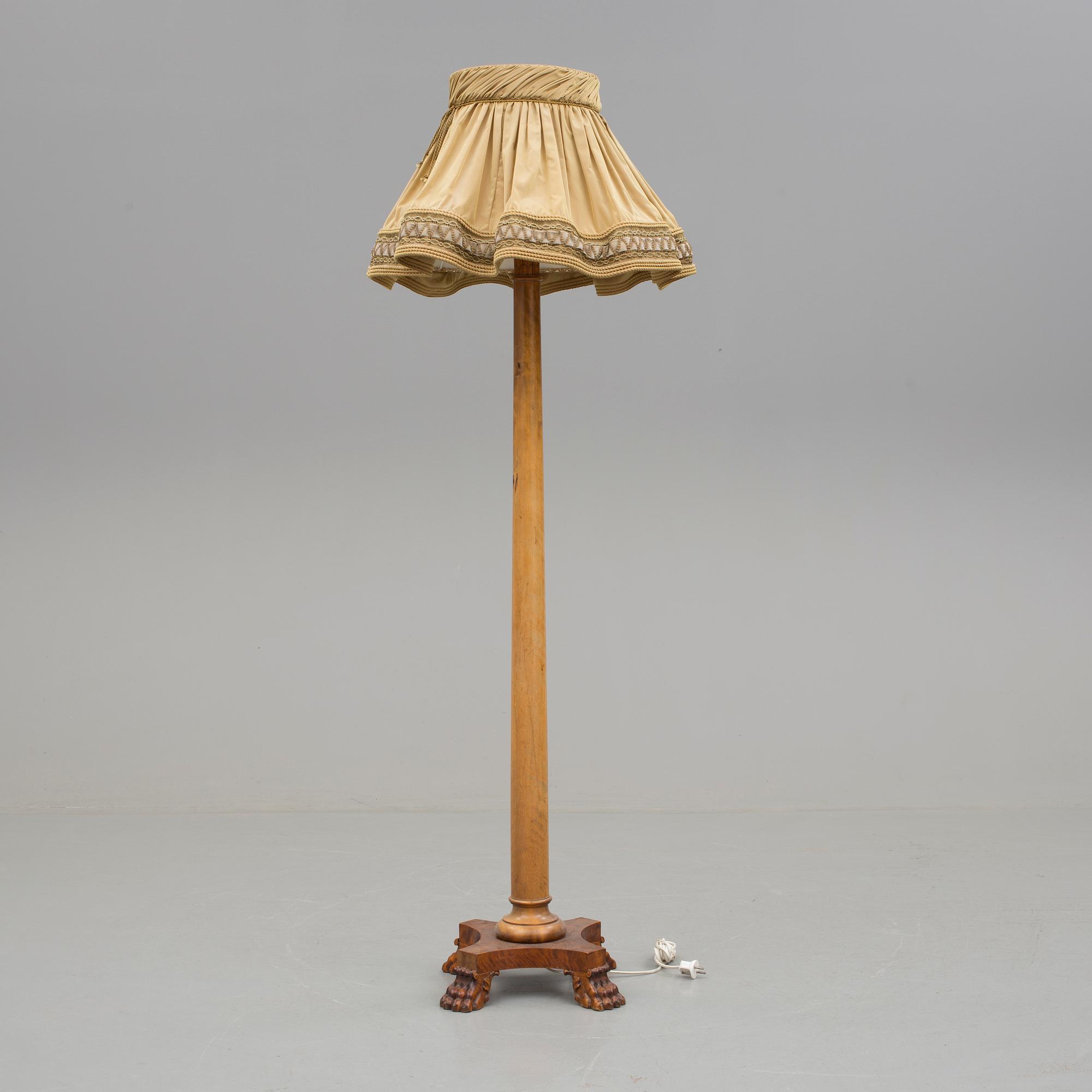 GOLVLAMPA, Omkring 1900-talets mitt.