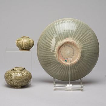 Two olive green glazed jars and a dish, South East Asia, 14th/15th Century.