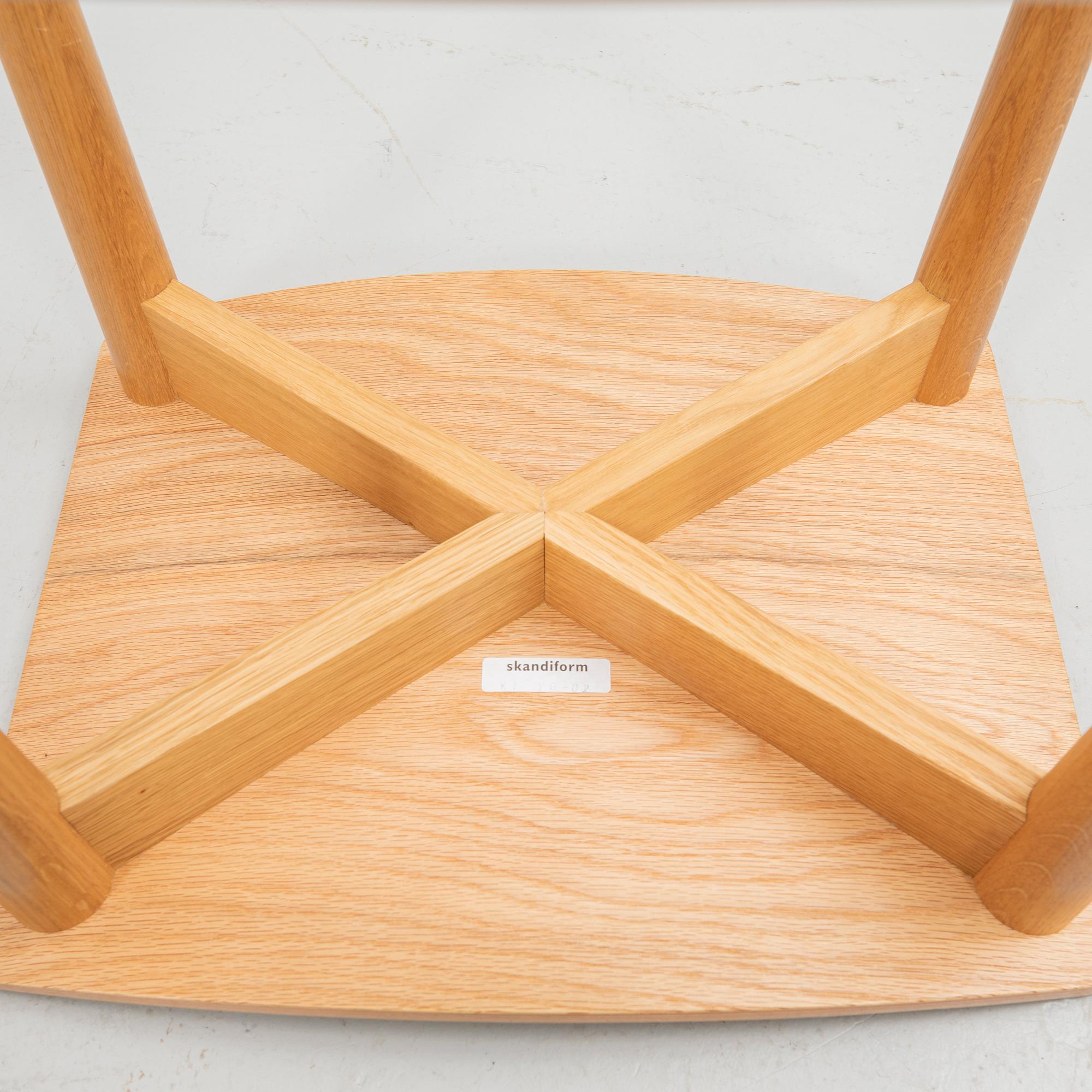 Jonas Lindvall, Bord samt pallar, 9 delar, "Oak", för Skandiform.
