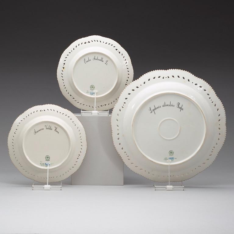 A set of six Royal Copenhagen "Flora Danica" dishes and a serving dish, Denmark, 20th Century.