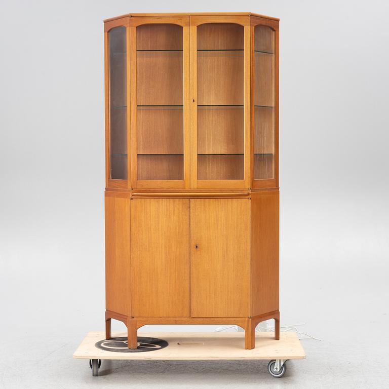 Carl Malmsten, vitrinskåp, "Undantaget" 1900-talets andra hälft.