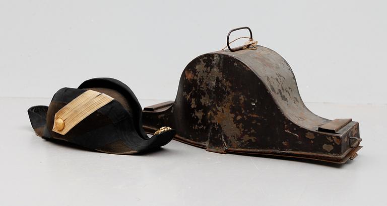 UNIFORMSHATT MED FODRAL, sent 1800-tal.