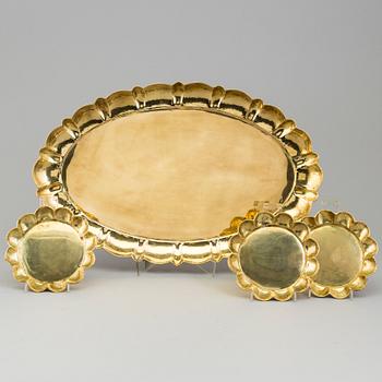 LARS HOLMSTRÖM, a brass tray and a set of 3 plates, from Arvika.