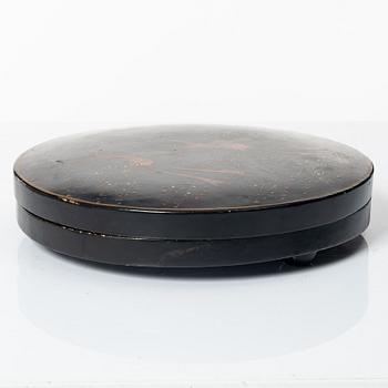 Kabaret i ask med lock, porslin och lack, Japan, tidigt 1900-tal.