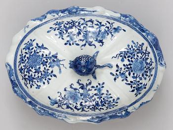 A blue and white armorial tureen and cover, Qing dynasty, Qianlong (1736-95).