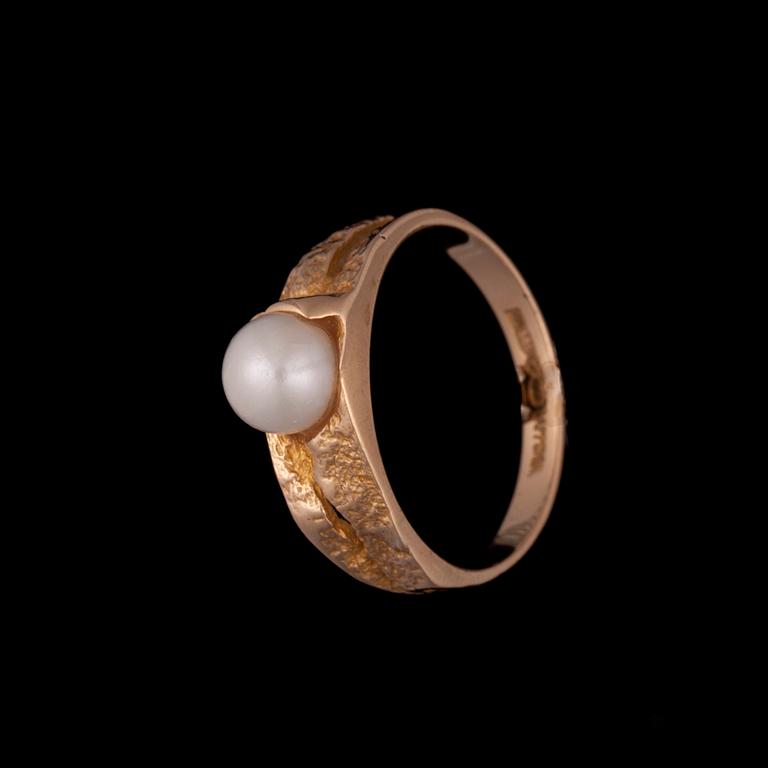 RING, "Pärlans födelse" 14K guld, pärla, 1974, Björn Weckström, Lapponia 1974. Vikt 3 g.