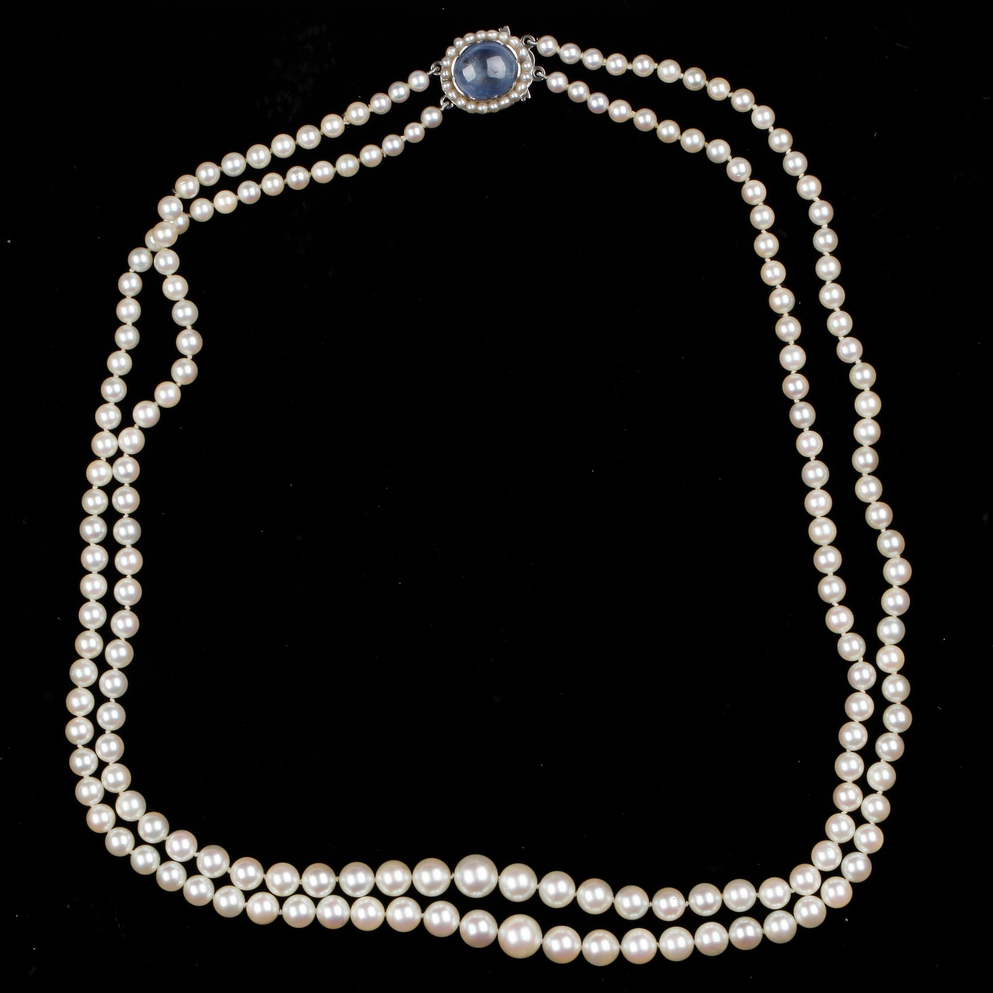 COLLIER, oldade saltvattens pärlor, lås 18k vitguld med cabochonslipad akvamarin.