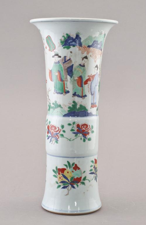 TRUMPETVAS, porslin, Kina, 1900-tal.