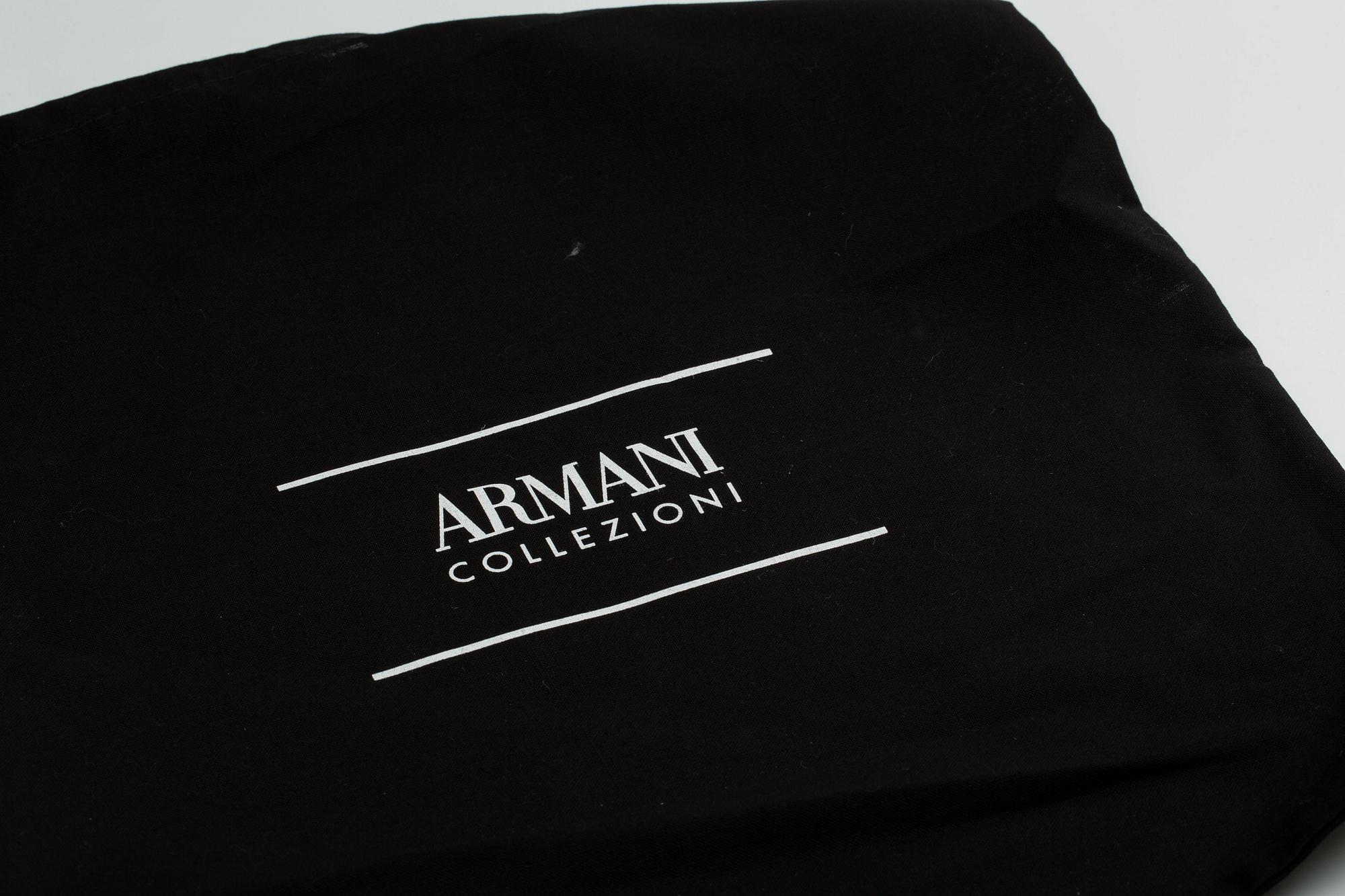 SKOR, Armani.