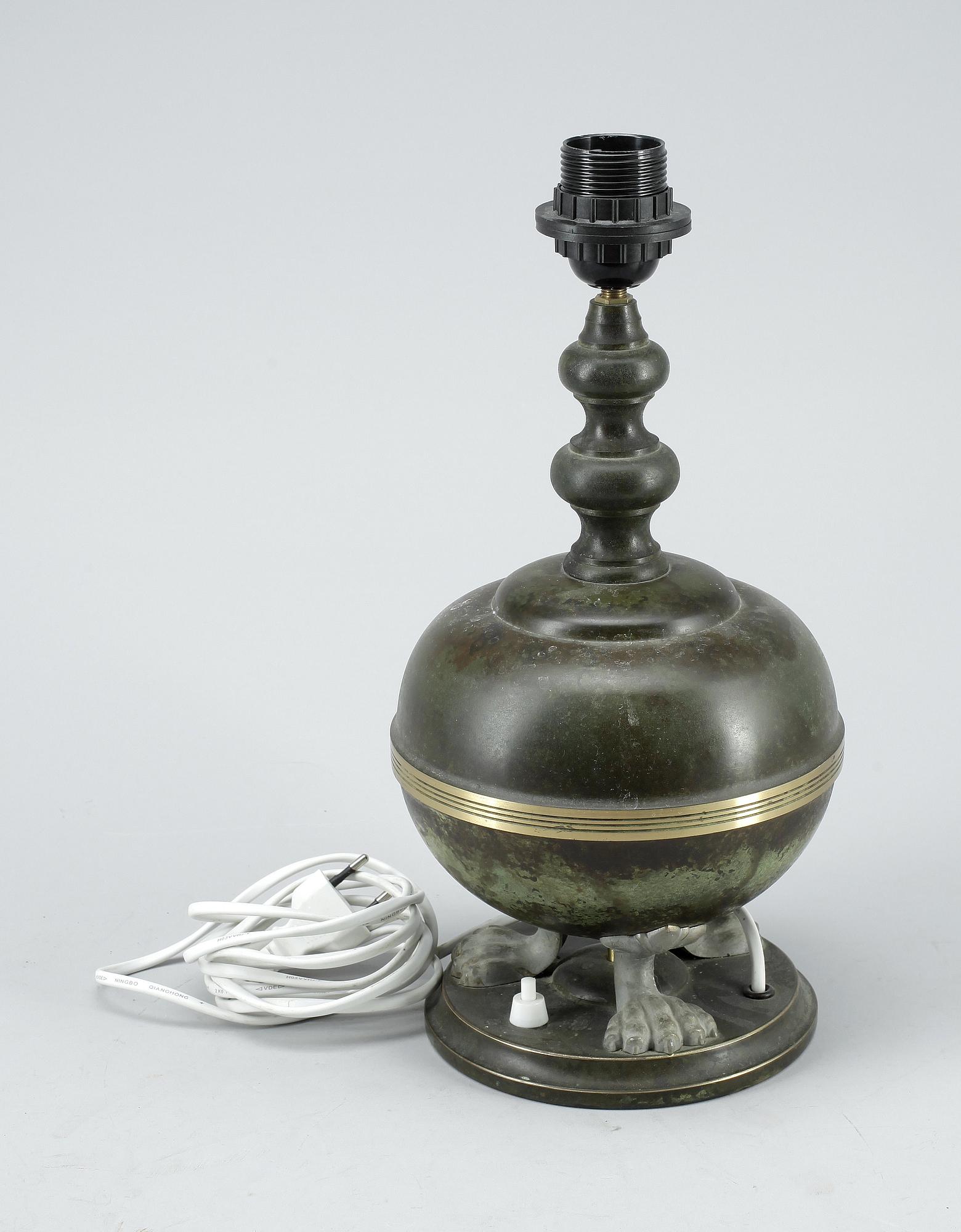 BORDSLAMPA, 1900-talets första hälft.
