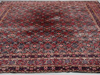 A semi-antique Yazd carpet, ca 444 x 307 cm.