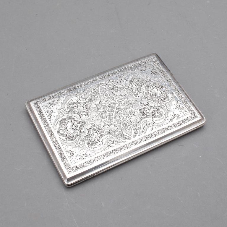 CIGARETTETUI, silver, mellanöstern, 1900-tal. Vikt ca 162 gram.