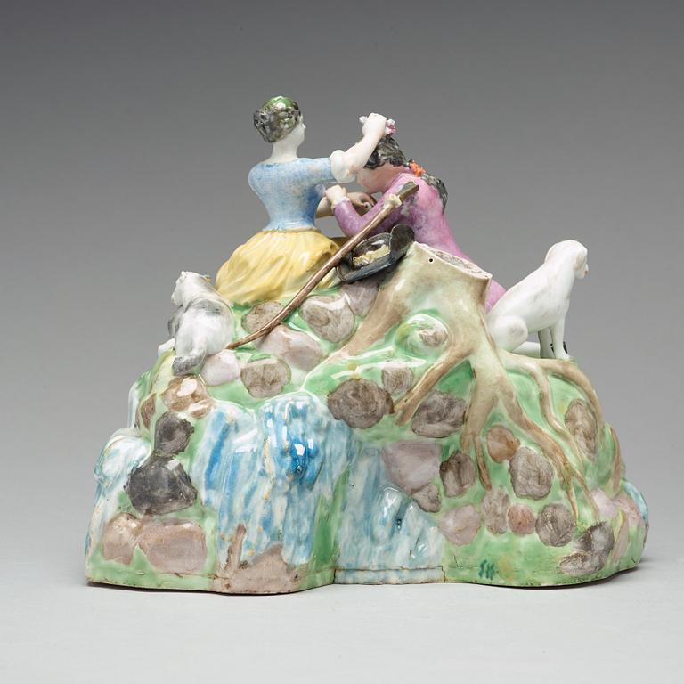 SKULPTURGRUPP, porslin. "Pastoral scen med 
 kurtiserande herdepar". Royal Copenhagen, Danmark, 1700-talets slut.