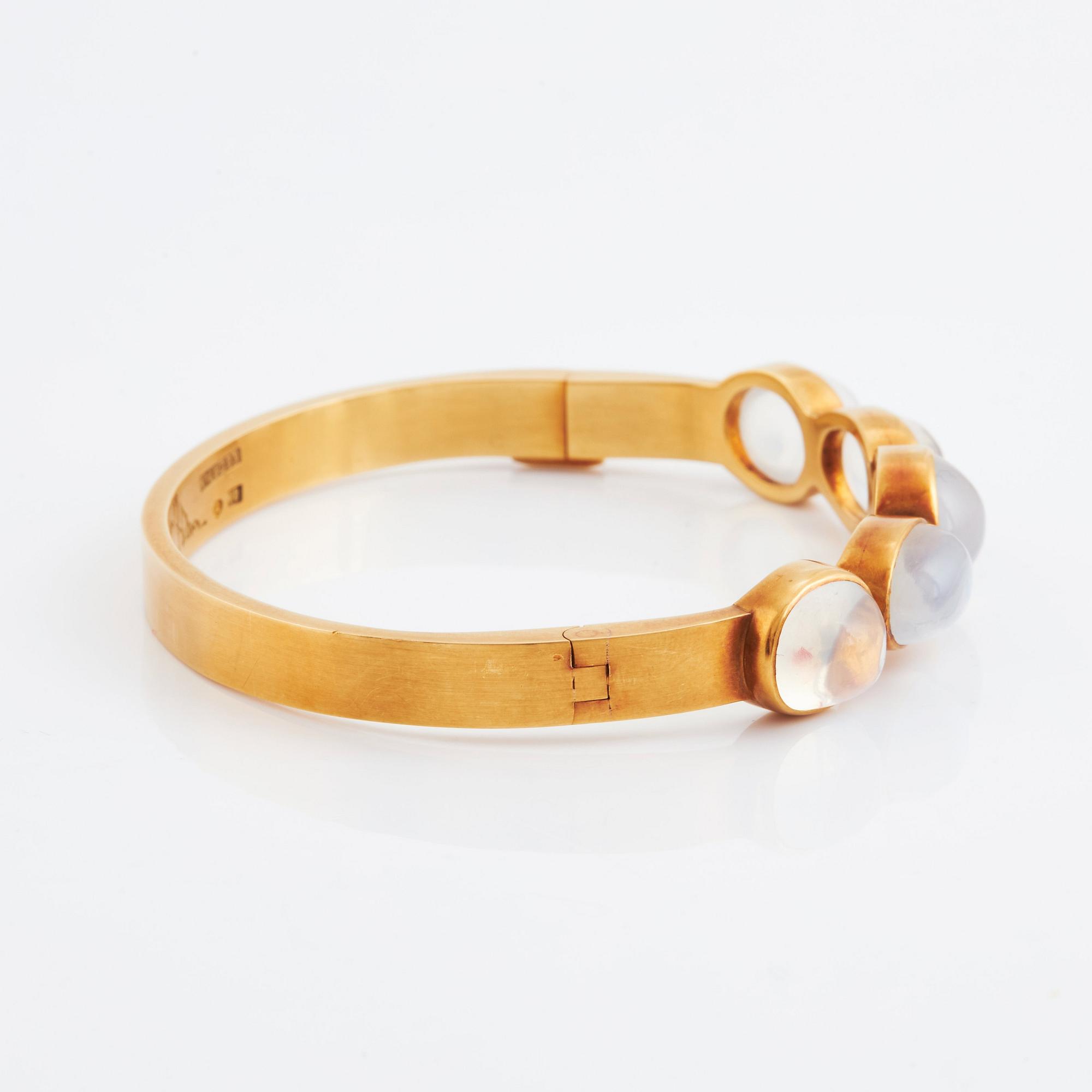 Wiwen Nilsson, armring 18K guld med cabochonslipade månstenar, Lund 1947.