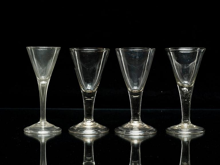 SPETSGLAS, fyra stycken. Sverige, 1700-tal.