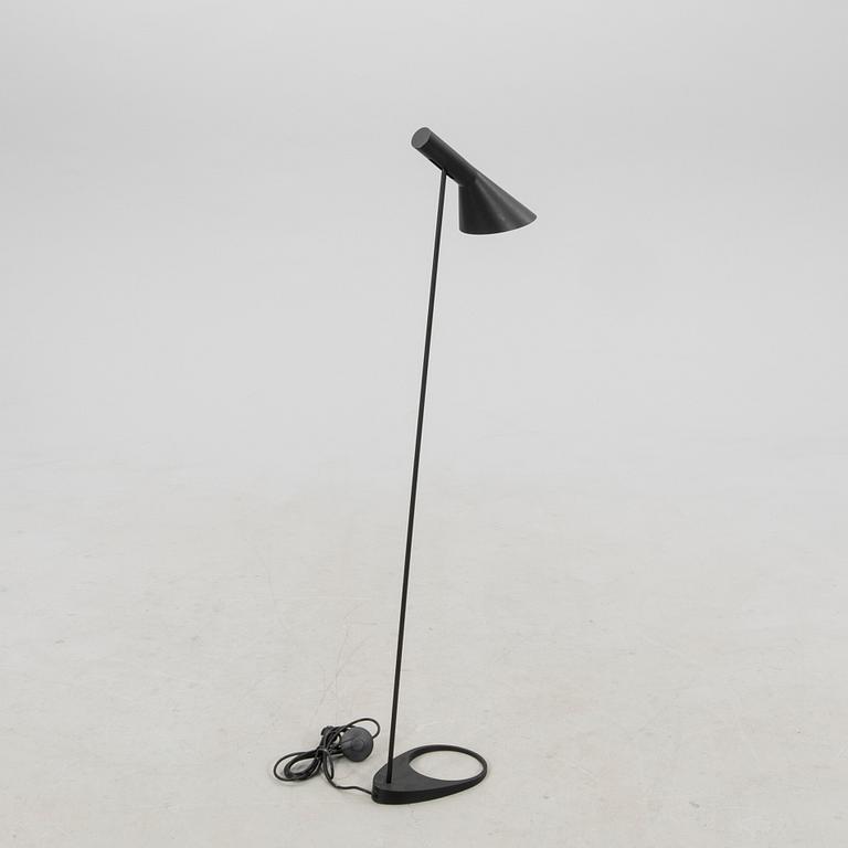 Arne Jacobsen, golvlampa, "AJ", Louis Poulsen, Danmark sent 1900-tal.